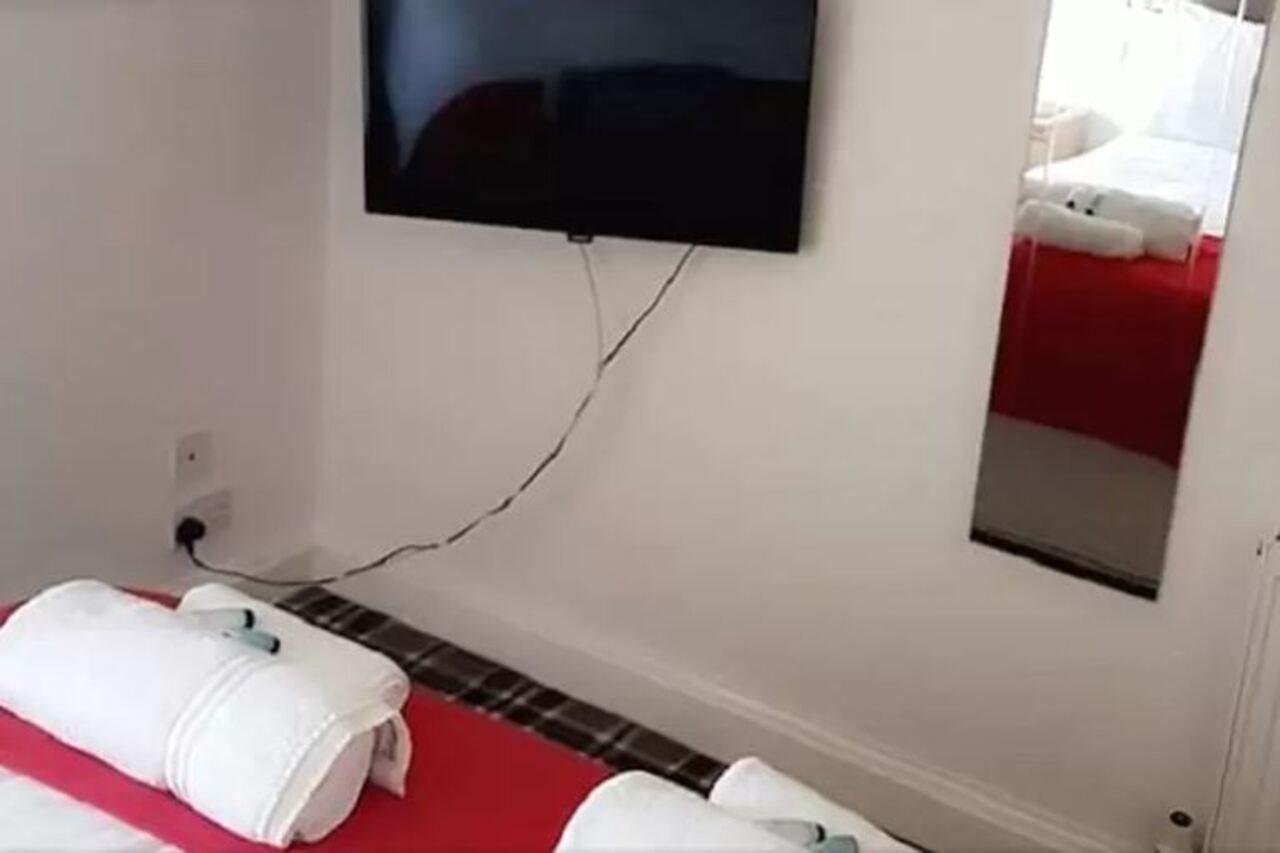 Oyo Gothenburg Hotel Данфермлін Екстер'єр фото